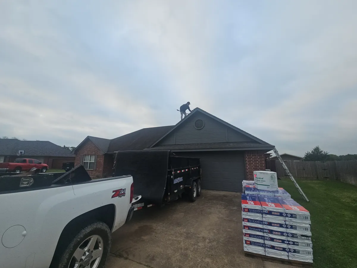 Durant, OK: crew on the ridge with materials staged on the driveway